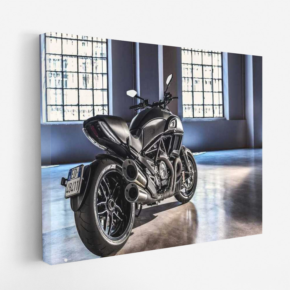 A Speed Masterpiece: Ducati Diavel Carbon Cruiser