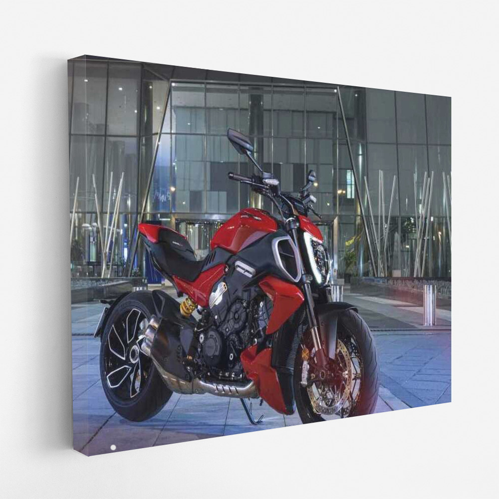 Ducati Diavel V4: The Elegance of Speed in City Lights