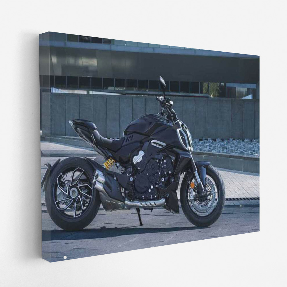 Ducati Diavel V4: The Power and Speed of a Motorcycle Cruiser