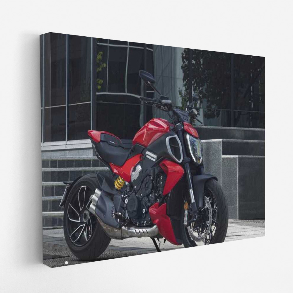 Ducati Diavel V4: Power and Style of a Motobike