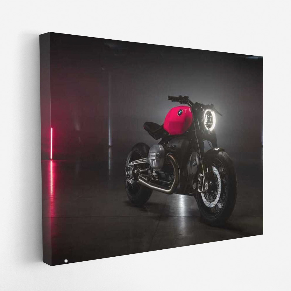 Dynamic and powerful: the BMW R20 Concept in dramatic light