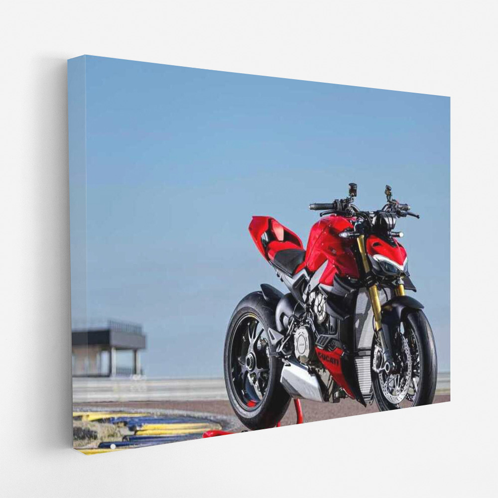 Ducati Streetfighter V4 S: A Moment of Speed on the Race Track