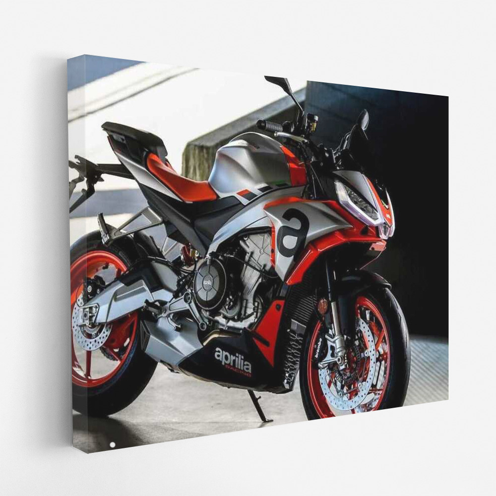 Aprilio Tuono 660: Dynamics and Elegance of a Sports Motorcycle in the Interior