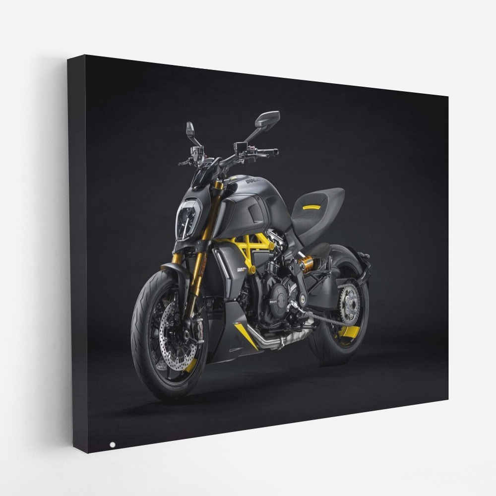 Ducati Diavel 1260 S Black and Steel: Sportbike Energy