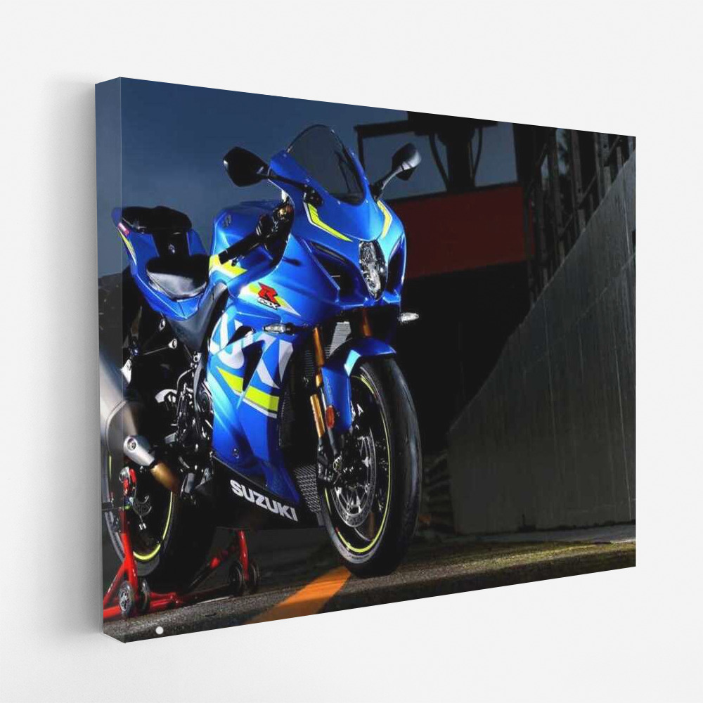 Speed and Freedom: Suzuki GSX R1000R in Dynamics