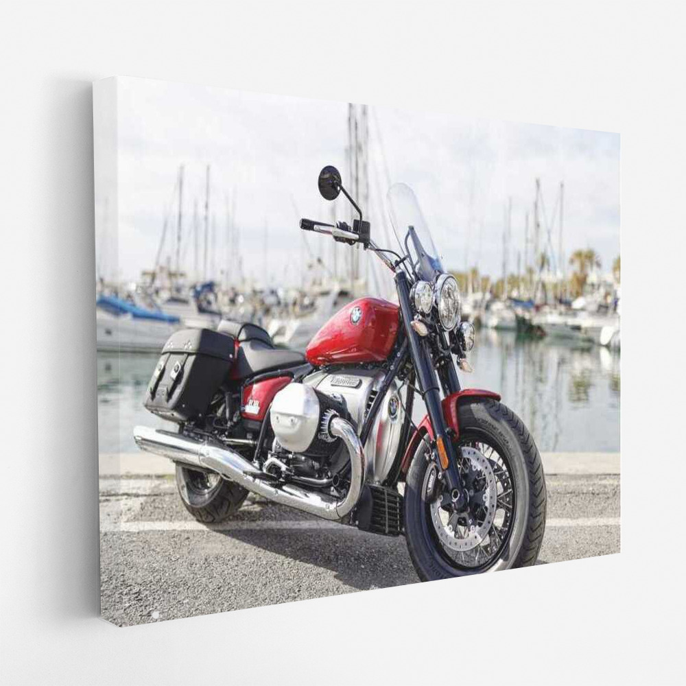 Freedom on Wheels: BMW R 18 Classic at the Marine Marina