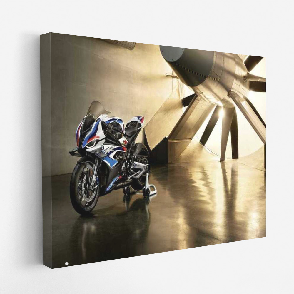 BMW M 1000 RR 1: Dynamics and Power of a Motobike