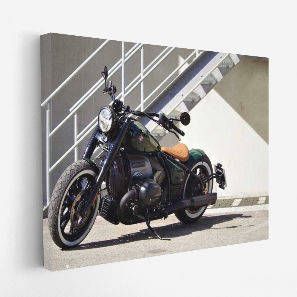 Freedom on Two Wheels: BMW R 18 Custom