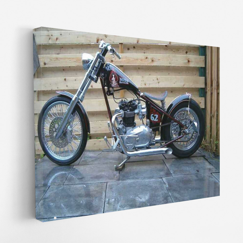 Triumph Chopper: Vintage Motobike Style