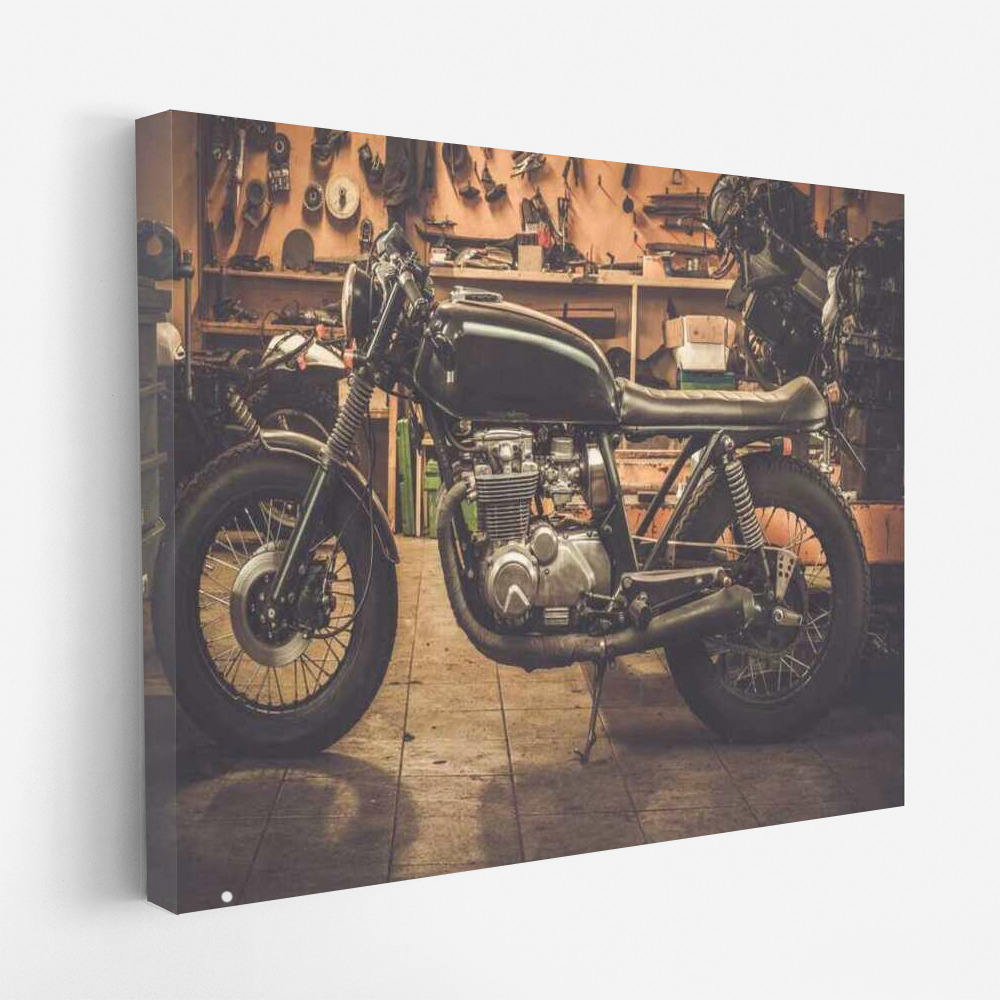 Vintage Yamaha XS650 in the Garage: The Perfect Motobike Decor