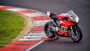 Ducati Panigale V2 Bayliss: Speed on the Race Track