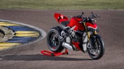 The Striking Ducati Streetfighter V4 S: The Art of Sportbikes