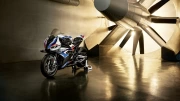 BMW M 1000 RR 1: Dynamics and Power of a Motobike