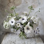 Minimalist Bouquet: Daisies and Lilies