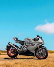 Norton V4SV: Freedom and Speed in Nature