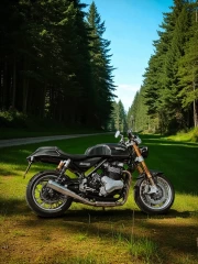 Norton Commando 961: Wind of Freedom on the Forest Path