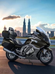 BMW K 1600 GTL: Dynamics on the City Obry