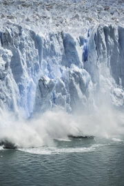 The Majesty of the Ice Giants: Natural Landscapes and Icebergs
