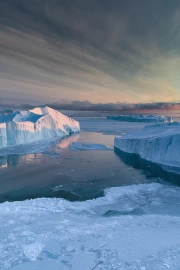 The Majesty of Icebergs: Natural Landscapes and Glaciers