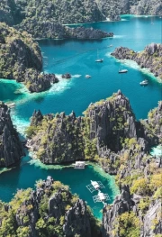 Tropical Paradise: The Magical Waters and Rocks of the Philippines