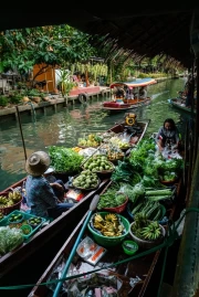 Thailand's Floating Market: Colourful Boats and Fresh Fruits