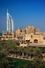 Emirates: Contrast of Desert and Modernity