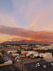 Sunset over the Arizona Mountains: The Charm of the USA