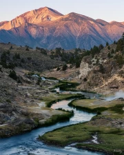 Cozy Nevada Landscape: Mountains and River