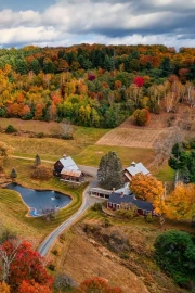 Autumn Comfort: Vibrant Colors of Vermont, USA