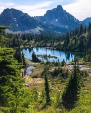Mountain Lake Washington: Nature and Tranquility USA