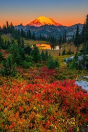 Sunset Over the Washington Mountains: A Wilderness Idyll in the US