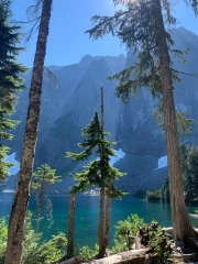 The Majesty of the Mountains and the Turquoise Lake of Washington: The Virgin Nature of the USA