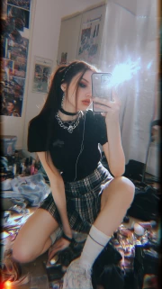 2000s Nostalgia: Y2K Aesthetic Energy